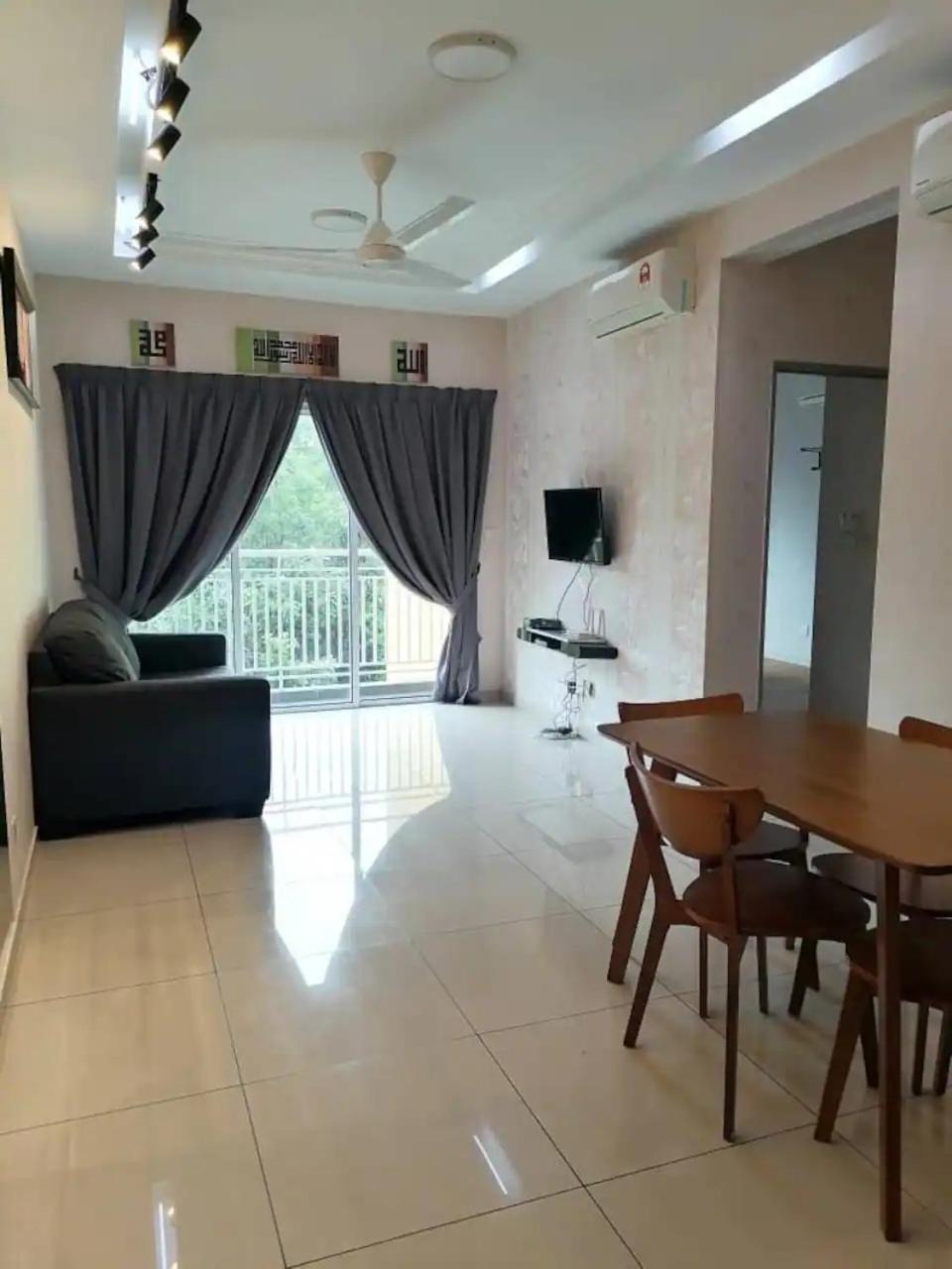 Mesahill Nilai 2 Room Condo - Fast Wifi, Amazing Pool & Tv Екстер'єр фото