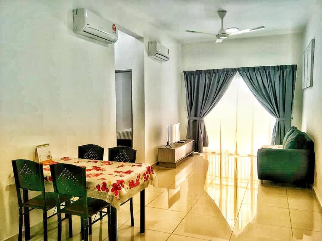 Mesahill Nilai 2 Room Condo - Fast Wifi, Amazing Pool & Tv Екстер'єр фото