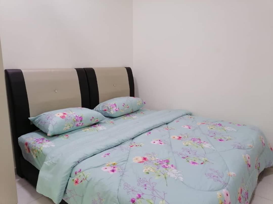 Mesahill Nilai 2 Room Condo - Fast Wifi, Amazing Pool & Tv Екстер'єр фото
