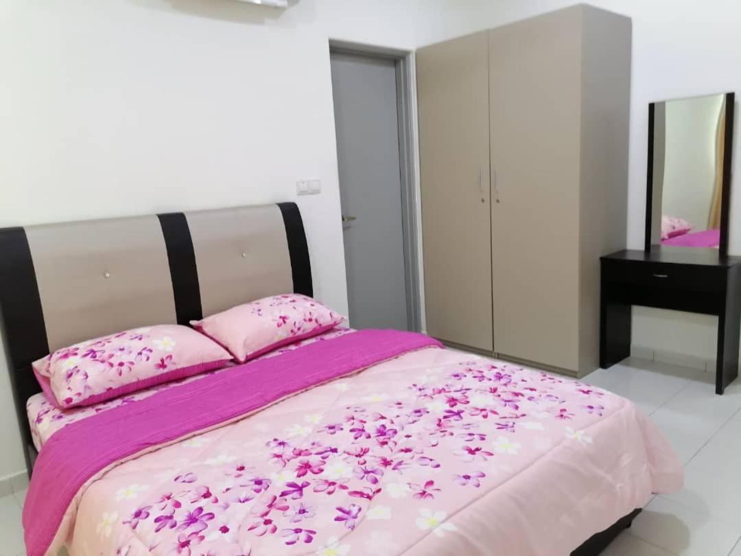 Mesahill Nilai 2 Room Condo - Fast Wifi, Amazing Pool & Tv Екстер'єр фото