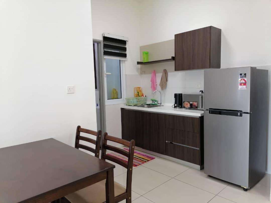 Mesahill Nilai 2 Room Condo - Fast Wifi, Amazing Pool & Tv Екстер'єр фото